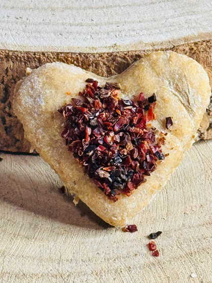 Hagebutten Herzen für Hunde, in zwei verschiedenen Größen, vegan