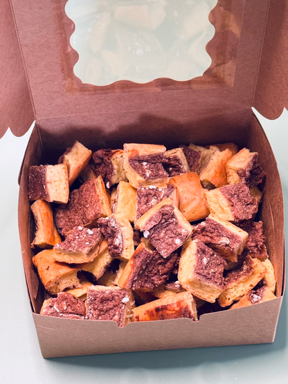 Käsepralinen mit Erdbeertopping für Hunde, frisch und lecker
